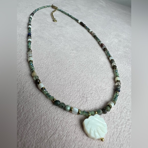 SOLD Bead Necklace Faux Shell Pendant Charm Beach Jewelry seashell beaded neckla - Picture 7 of 15